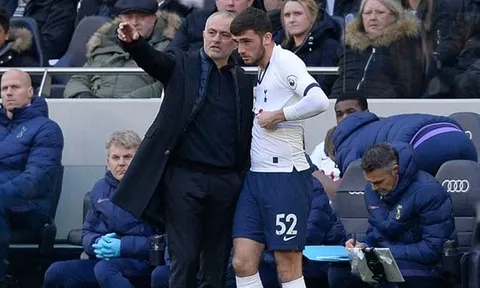 Mourinho khuyên Troy Parrott noi gương "quái thú" MU