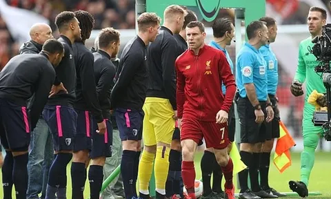 Lo sợ Corona, sao Liverpool có hành động khiến NHM "chết cười"