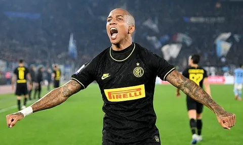 Ashley Young sắp ký hợp đồng mới
