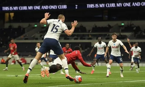 Rõ lý do vì sao Pogba phải dự bị trận gặp Tottenham