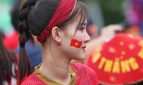 Bóng hồng Việt, cháy hết mình tiếp lửa ĐT Việt Nam đấu Thái Lan