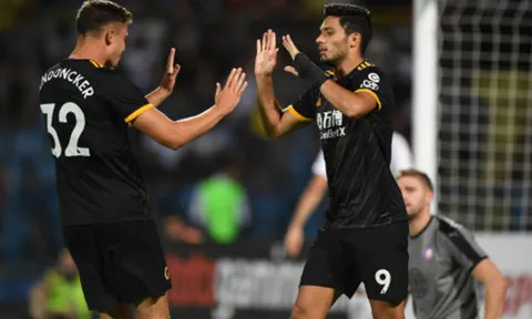 Raul Jimenez lập cú đúp, Wolves thắng tưng bừng ở vòng loại Europa League