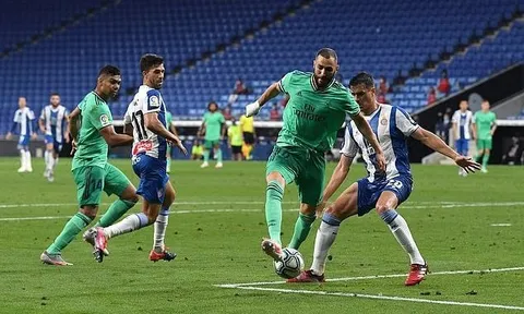 Benzema nói gì về cú giật gót "cosplay" Guti