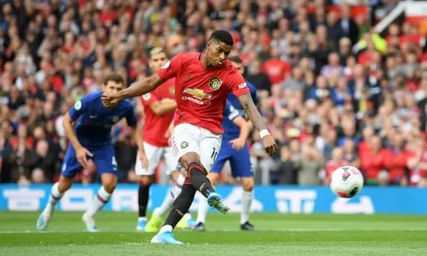 'Tất cả những gì Kepa có thể làm là nhìn bóng bay vào lưới'
