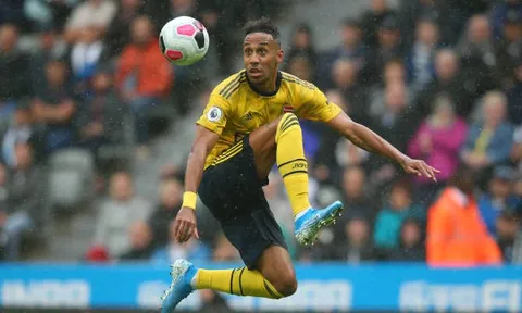 Aubameyang tiếp tục làm điều "nguy hiểm" trong trận thắng của Arsenal trước Newcastle