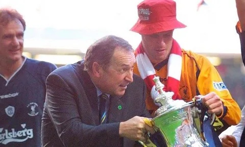 "Mọi người cứ nghĩ Houllier là một ông chú tốt bụng người Pháp, trong khi thực tế..."