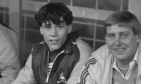 38 năm Van Basten ra mắt bóng đá chuyên nghiệp: Nhớ về anh, 'Thiên nga vùng Utrecht'