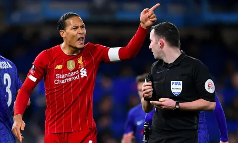 Liverpool mất cú ăn 3, Van Dijk "nổi điên" với anti-fan