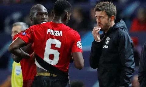 Pogba đã trở lại, đang được 1 người giám sát