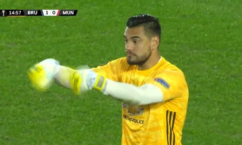 Sergio Romero thực sự đã mắc lỗi trong bàn thua của Man Utd?