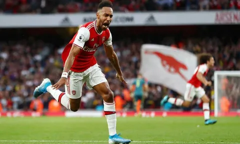 Đá chấp người, Arsenal đào thoát ngoạn mục trước Aston Villa