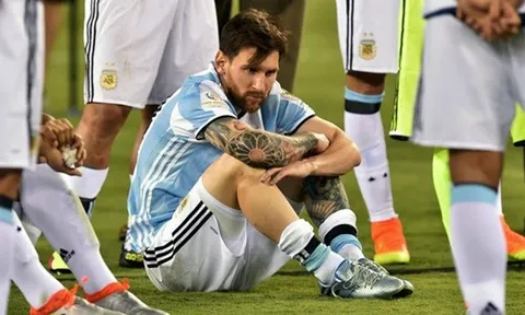 Lionel Messi chạy trời cũng không thoát... Chile