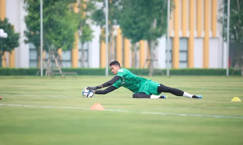 Với chiều cao 1m93, thủ môn của Than Quảng Ninh tự tin khi được gọi lên tuyển U22 Việt Nam