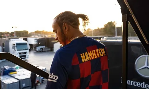 Barca nhận cú hích cực lớn trước El Clasico từ huyền thoại đường đua F1