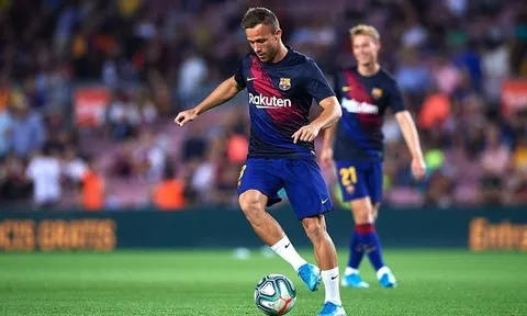 Đón Napoli mà không có Busquets, Vidal, Barcelona bỗng nhận "cú hích lớn"