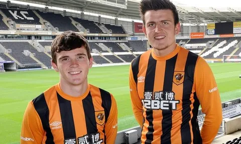 5 năm trước, Hull City mua Harry Maguire và Andy Robertson cùng ngày với chưa đầy 6 triệu bảng