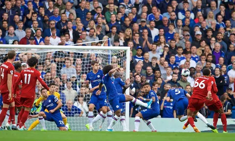 "Đôi cánh tử thần" giáng đòn, Liverpool hạ gục Chelsea ngay tại Stamford Bridge