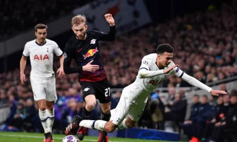 Thua đau, fan Tottenham điên tiết: "Bán gã khốn vô dụng ấy"