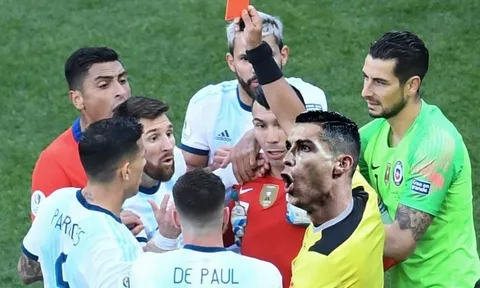 Cười ra nước mắt với loạt ảnh chế Messi dính thẻ đỏ