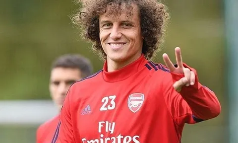CĐV Chelsea chế nhạo Arsenal: 'Cảm ơn về 8 triệu bảng nhé'