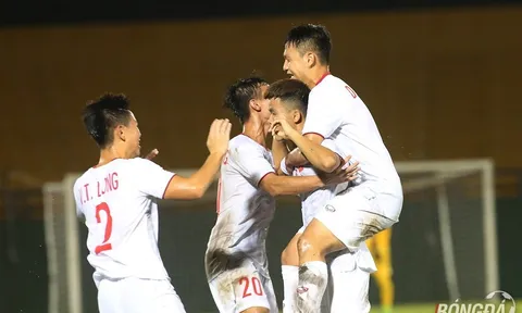 Nguyên Hoàng tỏa sáng, U18 Việt Nam thắng dễ U18 Singapore
