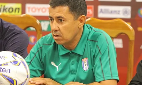 HLV CLB Altyn Asyr đánh giá cao tiền đạo Văn Quyết của Hà Nội FC