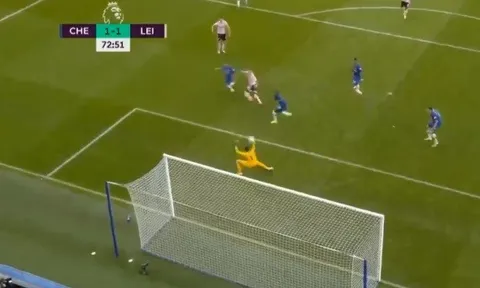 Lỡ cơ hội hạ Chelsea, sao Leicester bị trù ẻo khó tin