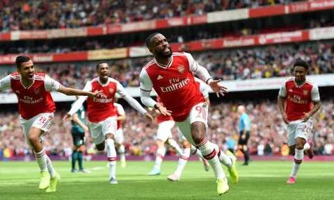 Song sát tỏa sáng, Arsenal làm nên lịch sử trên sân nhà
