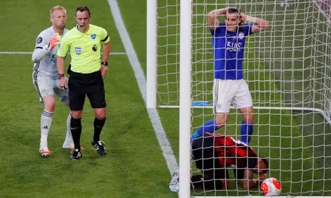 CHOÁNG! Thua thảm, Leicester City còn gặp tổn thất lớn khi gặp M.U