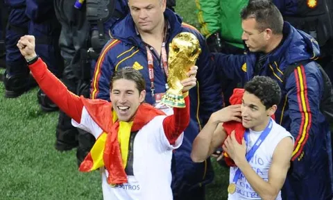 'Van Dijk có mơ cũng không dám nghĩ tới số danh hiệu bằng với Ramos'