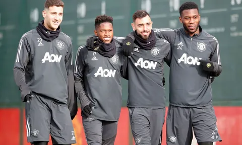 Hạ Tottenham kịch tính, Wolves san bằng điểm số với Man Utd
