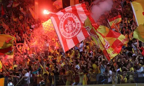 CHÍNH THỨC: Hà Nội FC bị "treo sân" vì pháo sáng