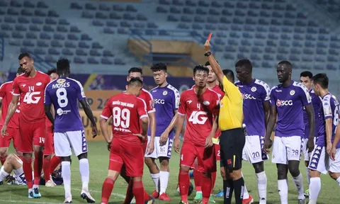 Trọng Hoàng dính thẻ đỏ, Hà Nội FC đánh bại Viettel với tỉ số đậm