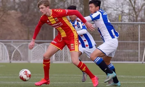 Đoàn Văn Hậu vạm vỡ như Ronaldo, mở ra cơ hội đá chính tại Heerenveen?