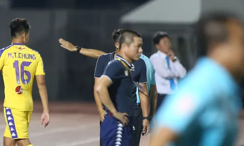 Mất chiến thắng phút bù giờ, HLV Chu Đình Nghiêm bỏ họp báo