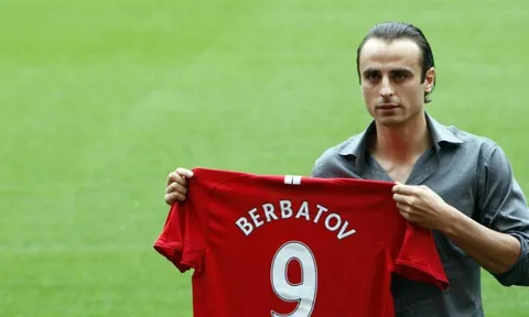 8 cựu cầu thủ ngầu nhất trên sân cỏ: 'Bông hồng vàng' Berbatov, thiên tài ngái ngủ Pirlo