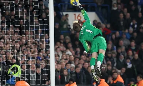 Nhìn lại 8 năm thăng trầm của David De Gea tại Man Utd
