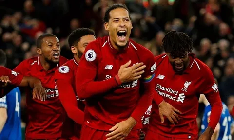 SỐC! Carragher chỉ trích Liverpool giữa đại dịch COVID-19