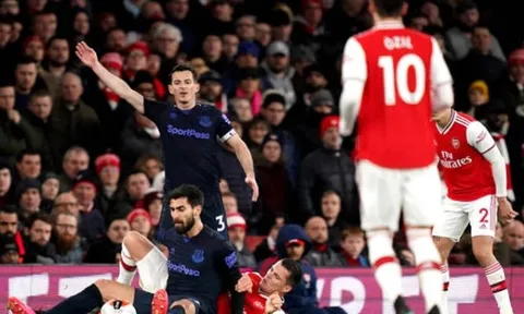 Wan-Bissaka có mùa thứ hai liên tiếp đứng đầu EPL về 1 thống kê