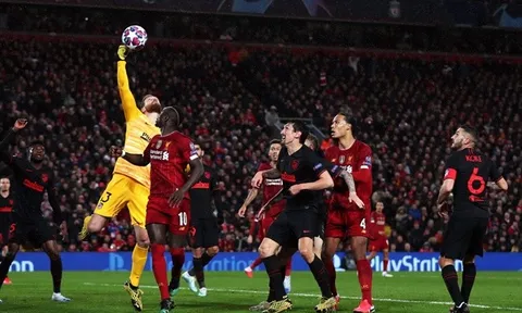 9 'siêu thủ môn' khiến châu Âu chao đảo: 'Ác mộng' Liverpool; Courtois số 1