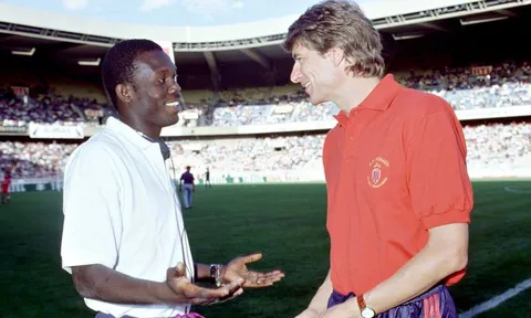 Tổng thống Liberia: 'Wenger đối xử với tôi như con trai'