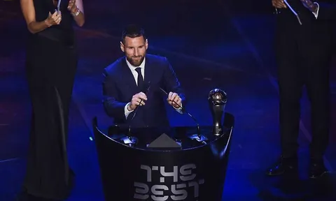 NÓNG! Fan Ronaldo làm "chuyện động trời" để tước FIFA The Best của Messi