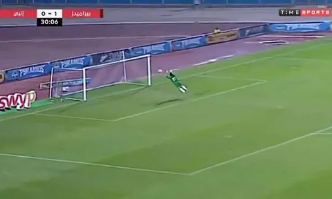 Thủ môn Ai Cập tái hiện pha cứu thua thần sầu của Joe Hart với M.U 11 năm trước