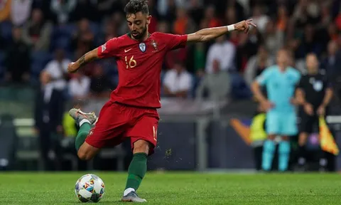 Man Utd nên mua ai, Christian Eriksen hay Bruno Fernandes?