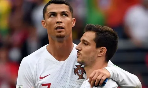 Sao Arsenal tiết lộ điều Ronaldo thường làm ở ĐT Bồ Đào Nha