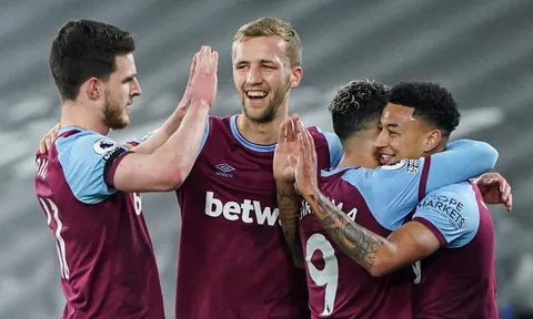 Lingard rực sáng, West Ham phả hơi nóng vào Top 4