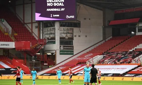 'Ác mộng' VAR hiện về, Tottenham thua thảm trên sân Sheffield