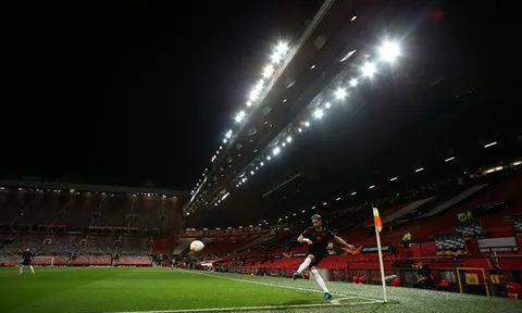 Trở lại Old Trafford, Januzaj nói thẳng khả năng Man Utd vô địch UEL