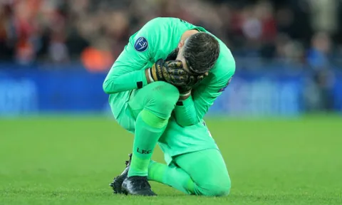 Adrian ngã quỵ, ôm mặt tiếc nuối trong ngày sắm vai "Karius 2.0"