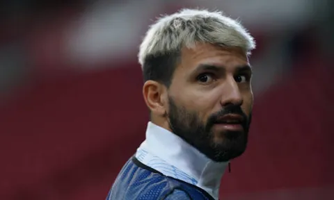 Pep Guardiola phát biểu, 2 biểu tượng sẽ rời Man City?